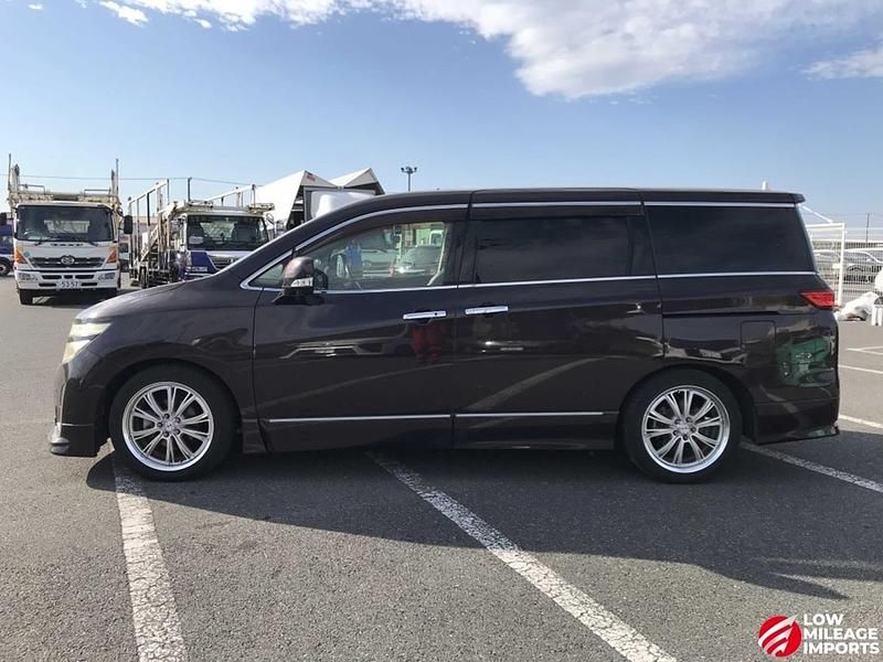 Used Nissan Elgrand 2011 Purple MPV