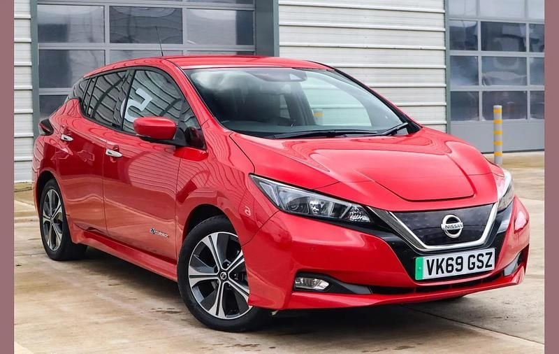 Used Nissan Leaf N-Connecta 110 kW (150 HP) 2019 Red Hatchback