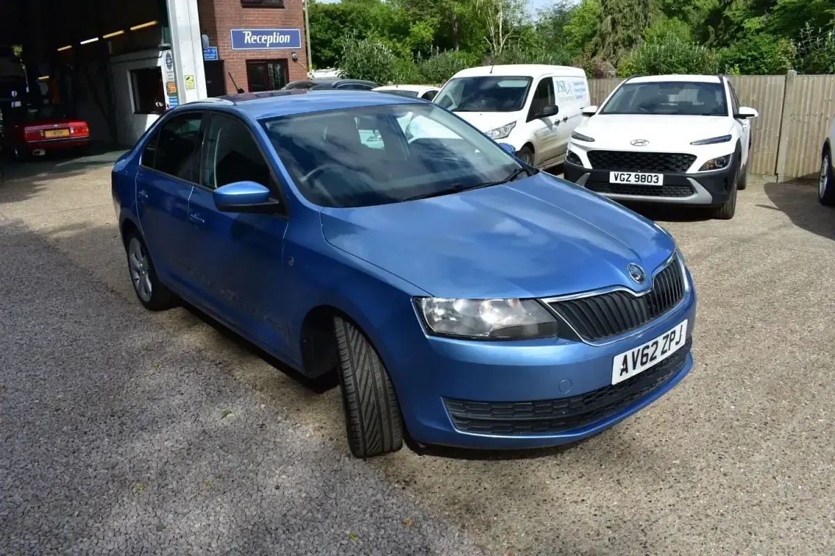 Used Skoda Rapid SE 105 HP (77 kW) 2012 Blue Hatchback