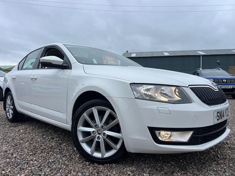 Used Skoda Octavia Elegance 150 HP (110 kW) 2014 White Hatchback