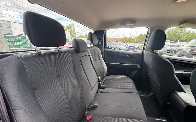 Used Isuzu D-Max 165 HP (121 kW) 2020 White Cabriolet