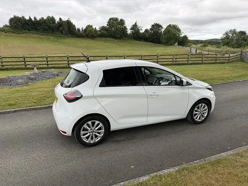 Used Renault Zoe Business 80 kW (109 HP) 2022 Glacier white Hatchback