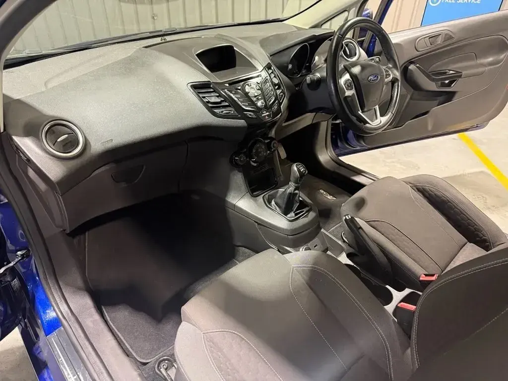 Used Ford Fiesta Sport 93 HP (68 kW) 2017 Blue Van