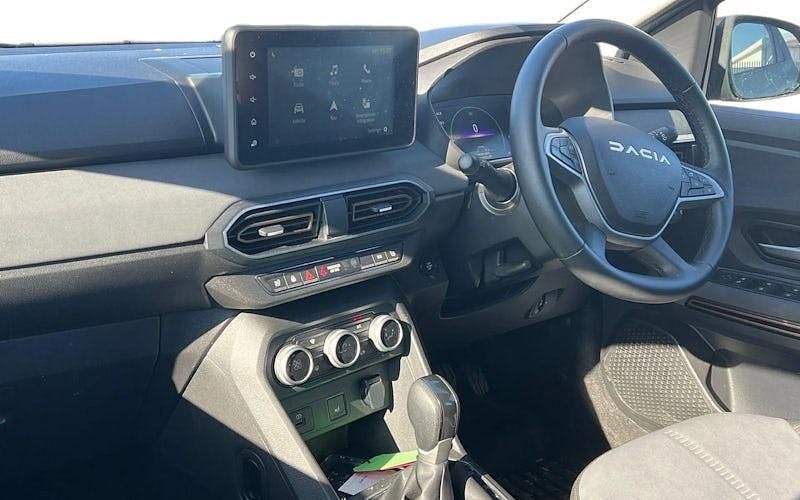 Second-hand Dacia Jogger Extreme 141 CP (103 kW) 2024 Verde Monovolum