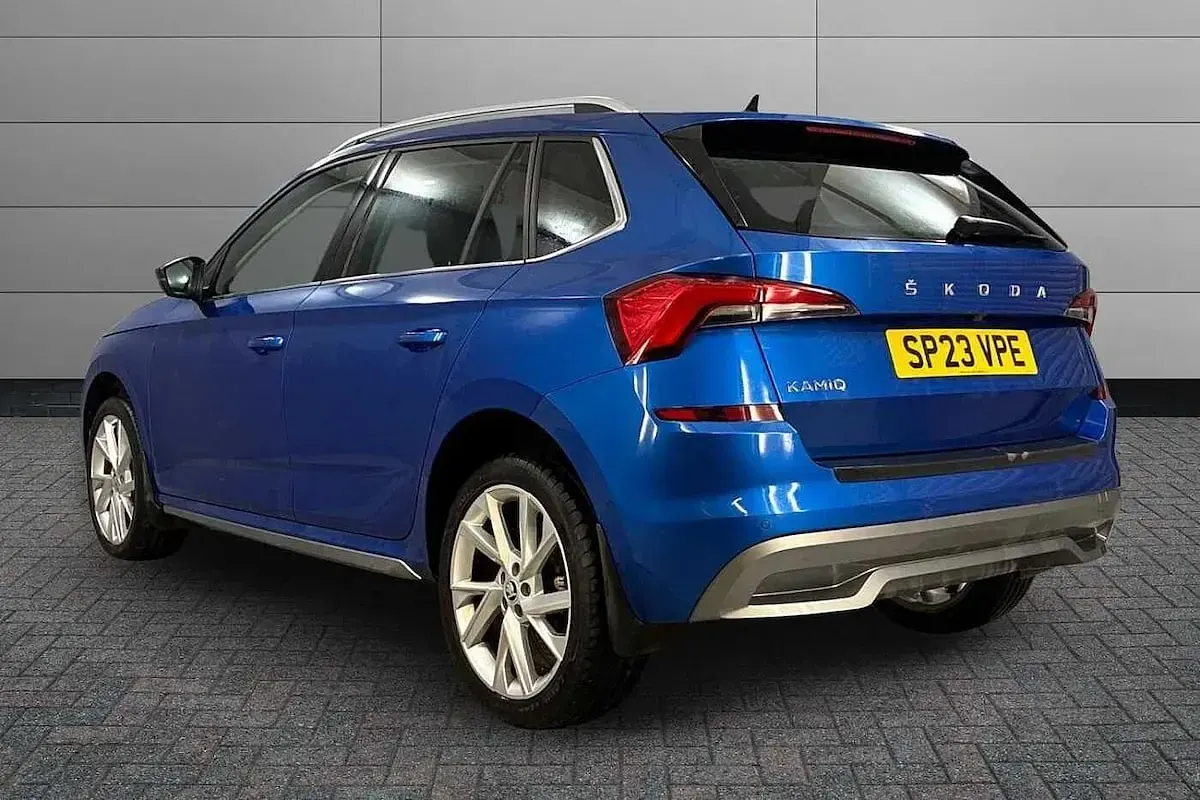 Used Skoda Kamiq SE L Executive 147 HP (108 kW) 2023 Race blue metallic SUV
