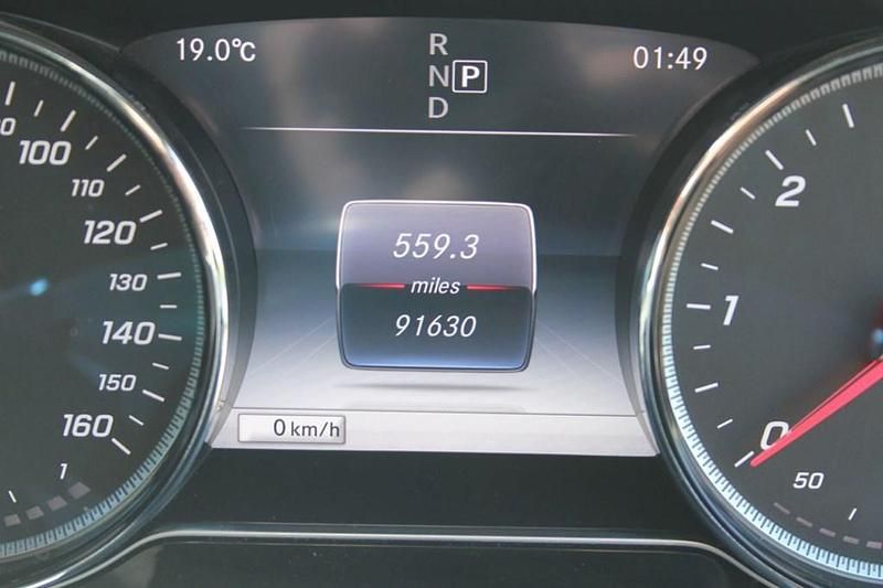 Begagnad Mercedes E220 AMG line 2016 Silver Sedan