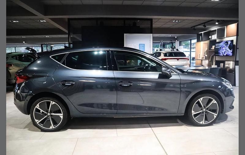 Used Seat Leon FR 147 HP (108 kW) 2022 Blue Hatchback