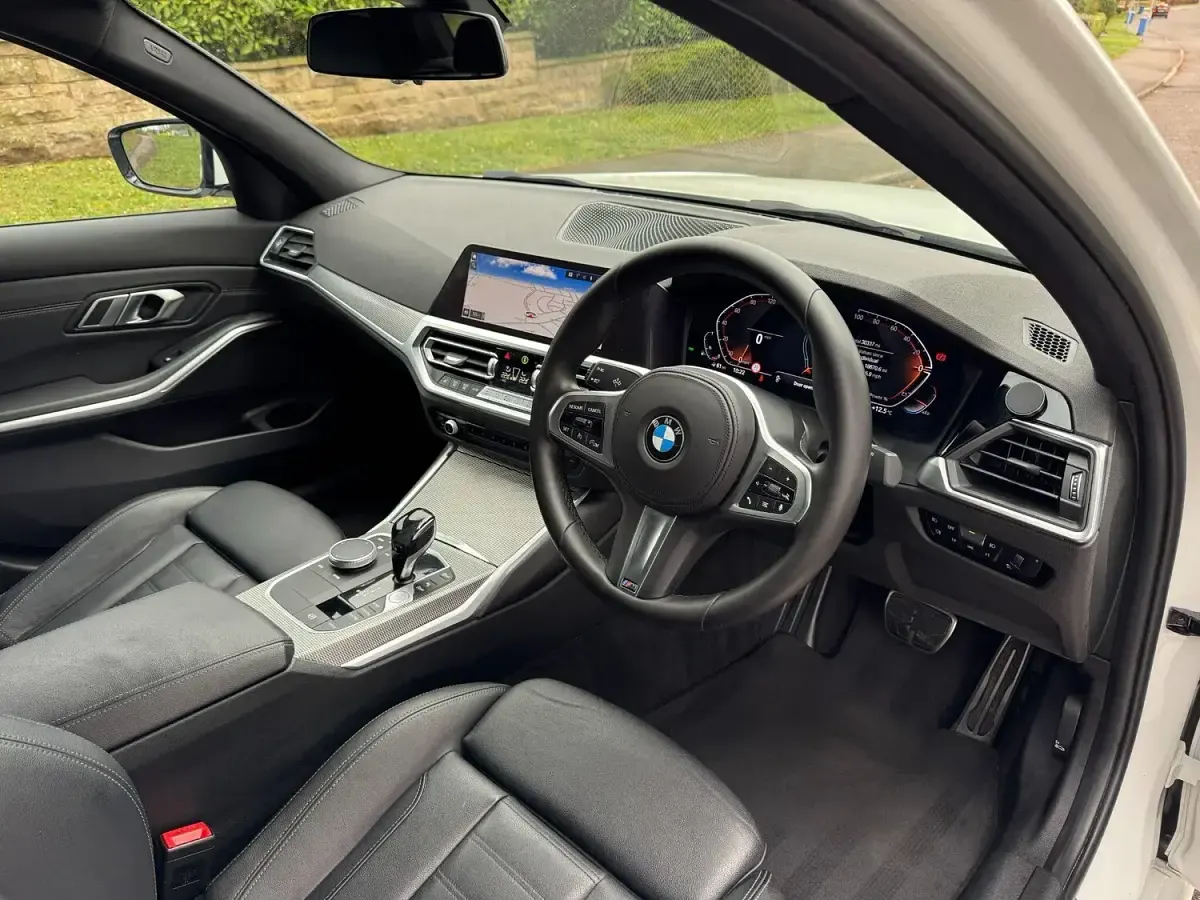 Begagnad BMW 318 M Sport 2021 Vit Sedan