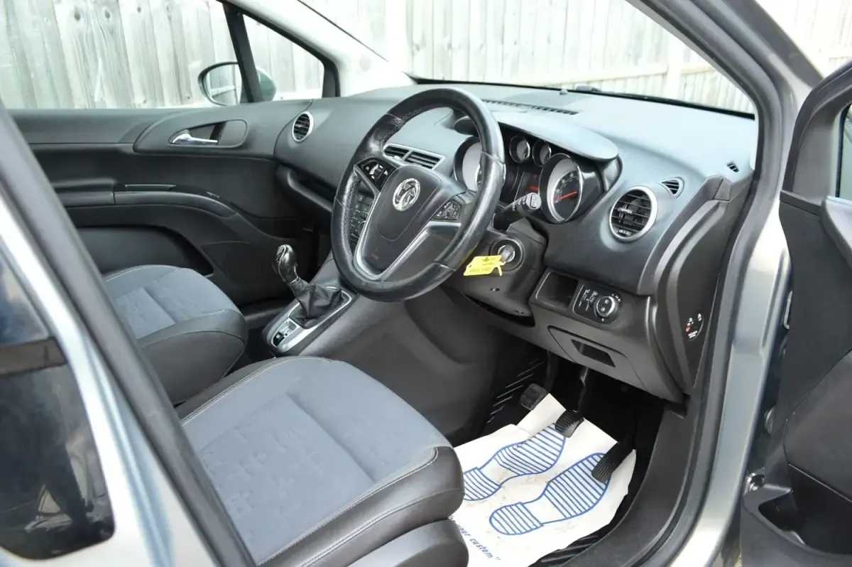Używany Vauxhall Meriva 2015 Brązowy Minivan