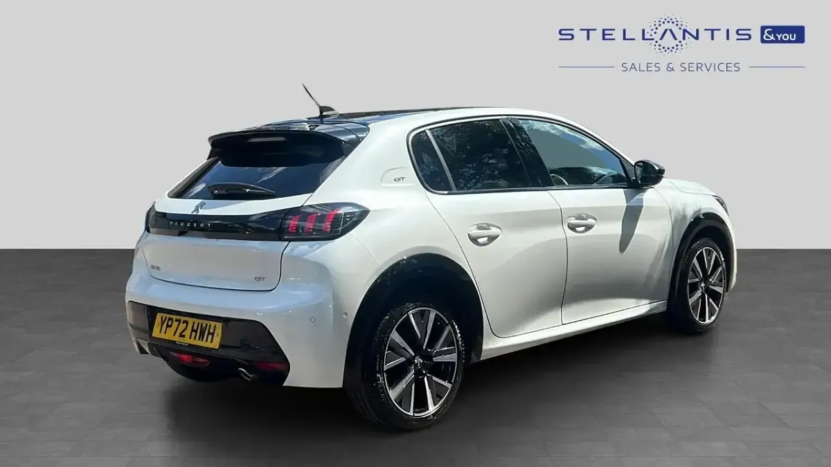 Used Peugeot 208 GT 99 HP (72 kW) 2022 White Hatchback