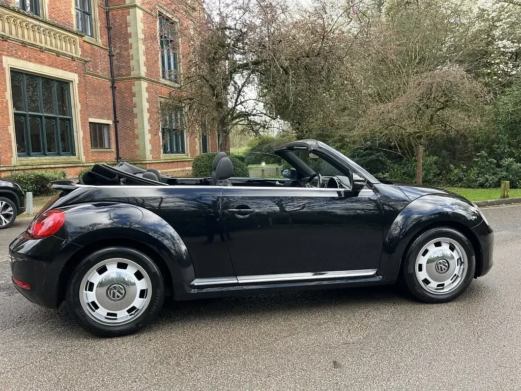 Usado VW Beetle Design 105 HP (77 kW) 2014 Preto Citadino