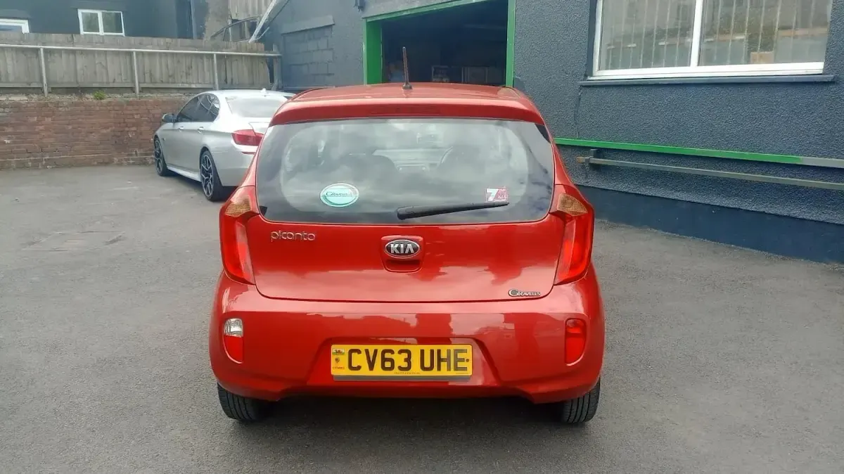 Used Kia Picanto 68 HP (50 kW) 2013 Red Hatchback