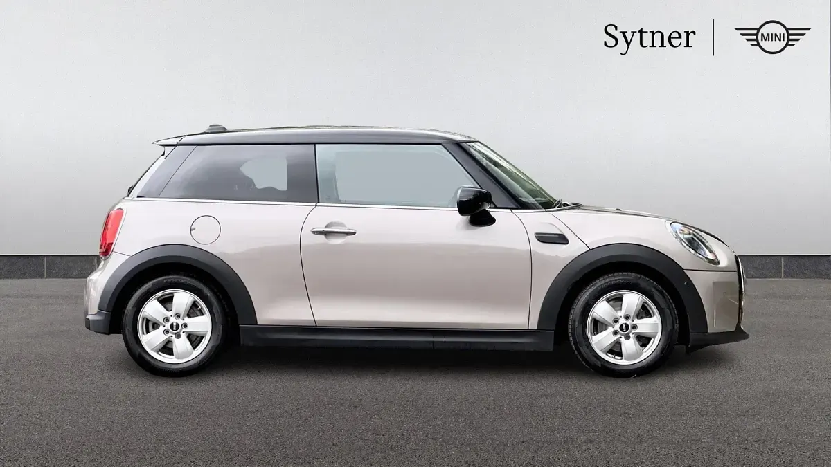Usado Mini Cooper Classic 134 HP (98 kW) 2023 Cinzento Citadino