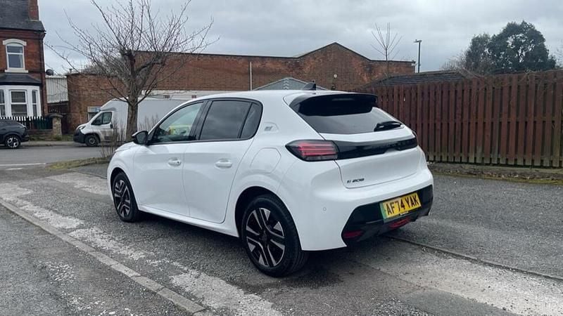 Used Peugeot e-208 Allure 98 kW (134 HP) 2025 White Hatchback