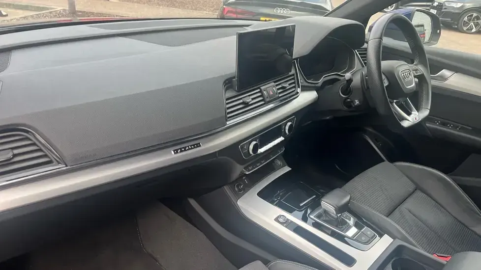 Used Audi Q5 S-Line 265 HP (194 kW) 2023 Blue SUV
