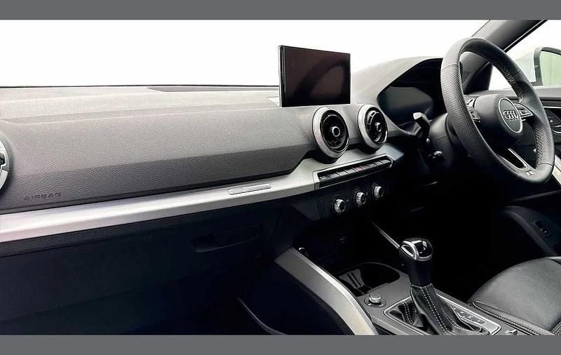 Used Audi Q2 S-Line 147 HP (108 kW) 2023 White SUV