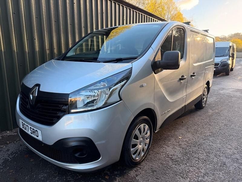Used Renault Trafic Business 125 HP (91 kW) 2017 Silver MPV