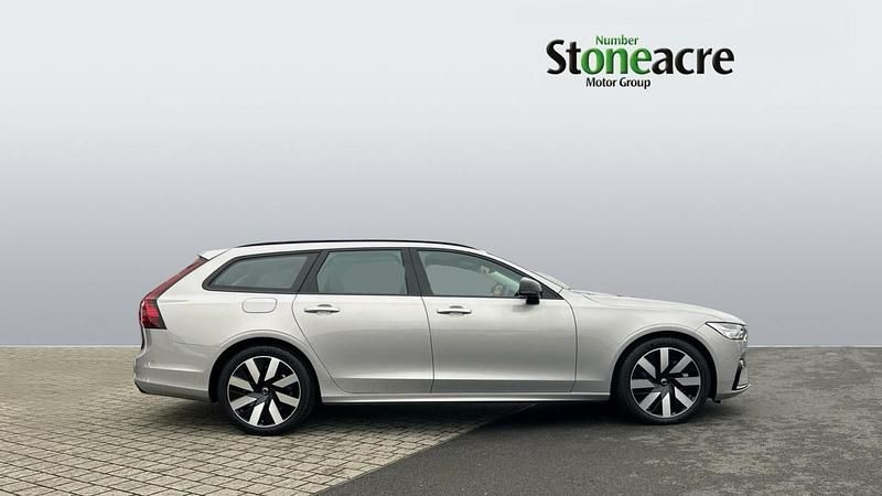 New Volvo V90 Plus 345 HP (253 kW) 2025 Silver Estate