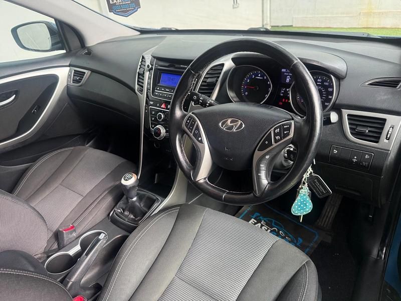 Used Hyundai i30 Active 100 HP (73 kW) 2013 Blue Hatchback