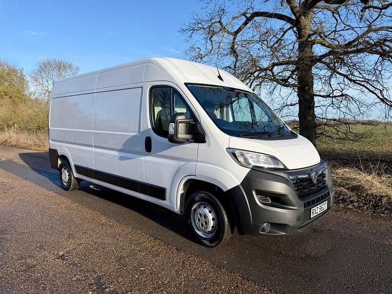 Used Vauxhall Movano 140 HP (102 kW) 2022 White MPV