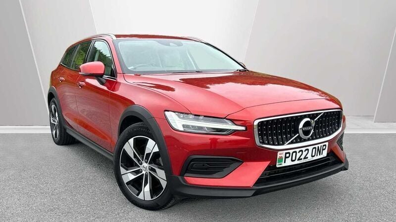 Used 2022 Volvo V60 CC Estate | £32,950 (A bit pricey) - Image 1/3
