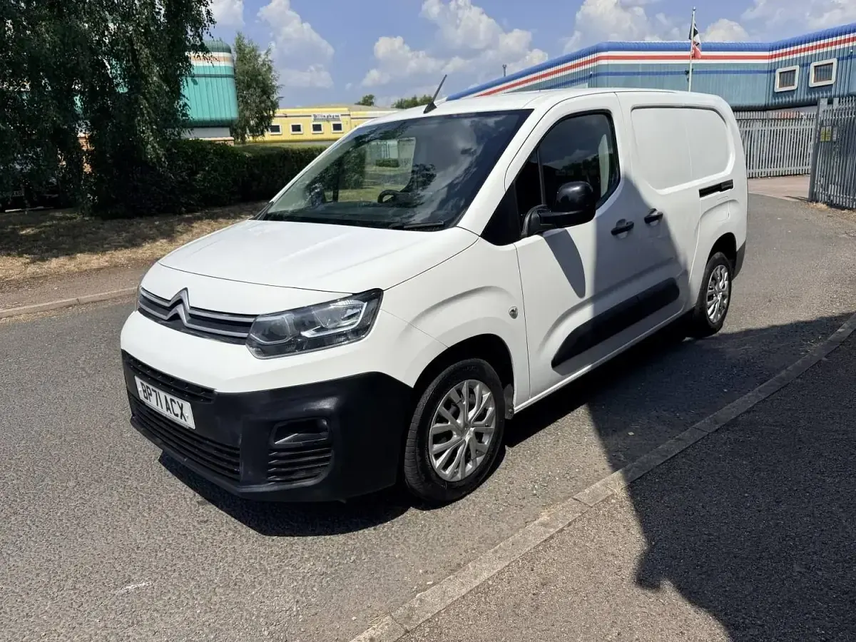 Used Citroën Berlingo 100 HP (73 kW) 2022 White MPV