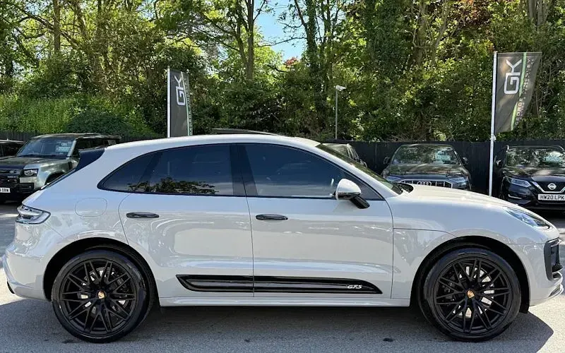 Used Porsche Macan 441 HP (324 kW) 2025 SUV