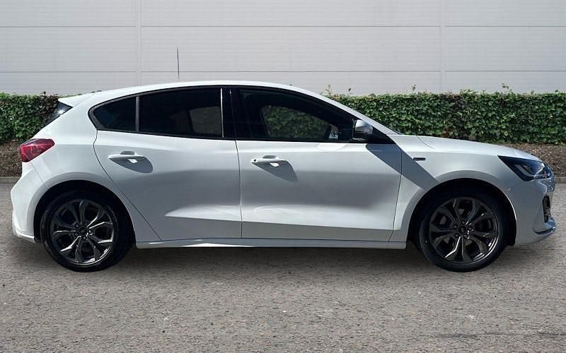 Used Ford Focus ST-Line 125 HP (91 kW) 2023 White Hatchback