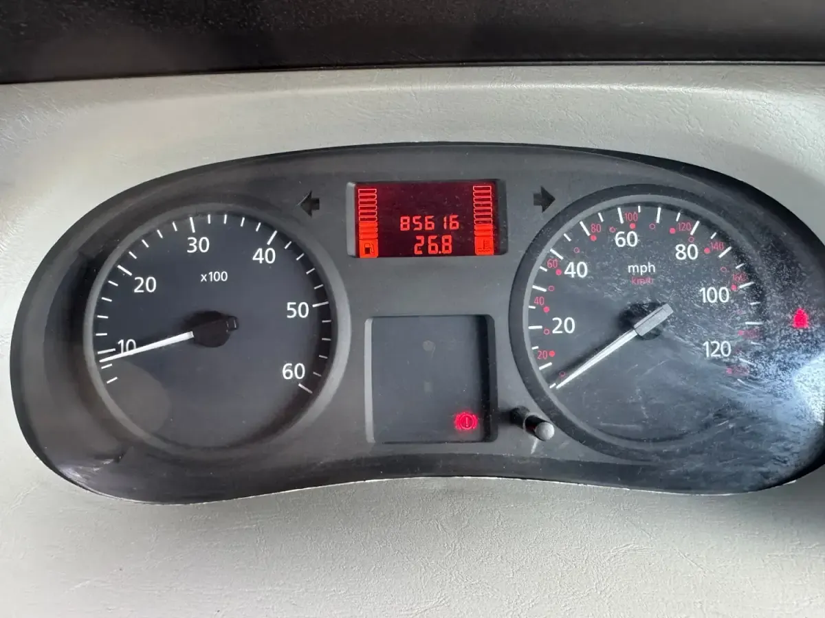 Begagnad Renault Trafic 2006 Silver Minibuss
