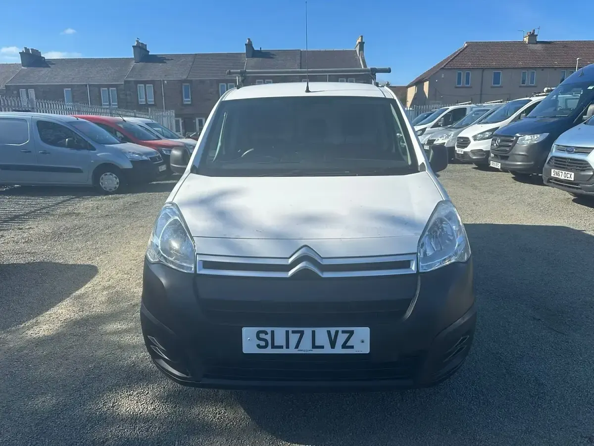 Used Citroën Berlingo 75 HP (55 kW) 2017 White MPV
