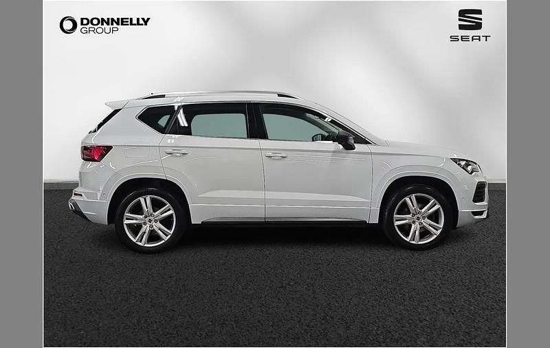 Begagnad Seat Ateca 4Drive 150 HK (110 kW) 2023 Vit SUV