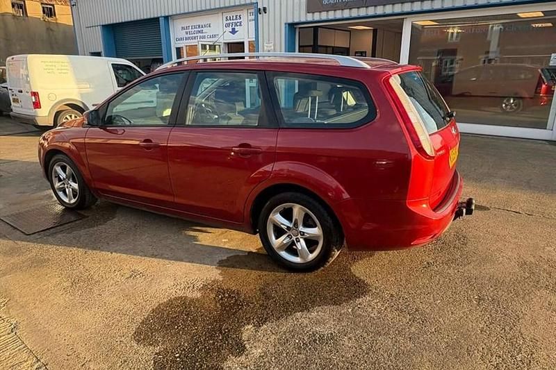 Used Ford Focus Zetec 2009 Red Estate