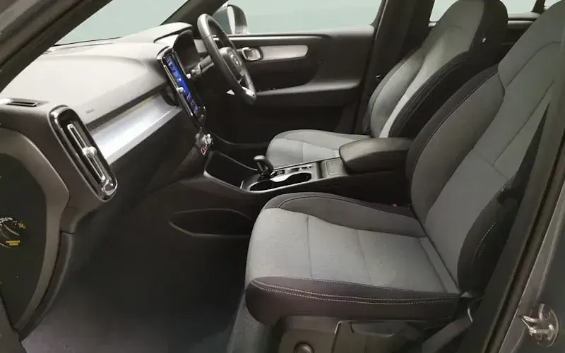 Used Volvo XC40 Core 163 HP (119 kW) 2026 SUV