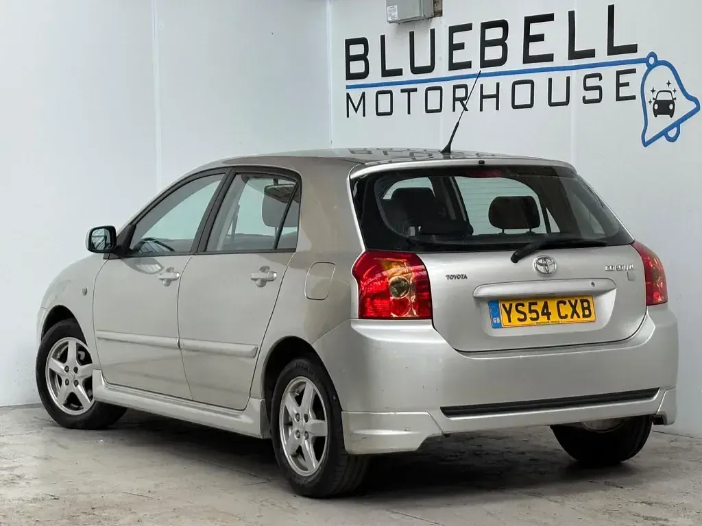 Used Toyota Corolla 97 HP (71 kW) 2005 Silver Hatchback