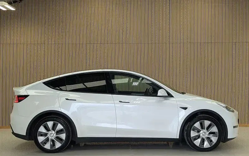 Used Tesla Model Y Long Range AWD 378 kW (514 HP) 2023 White SUV