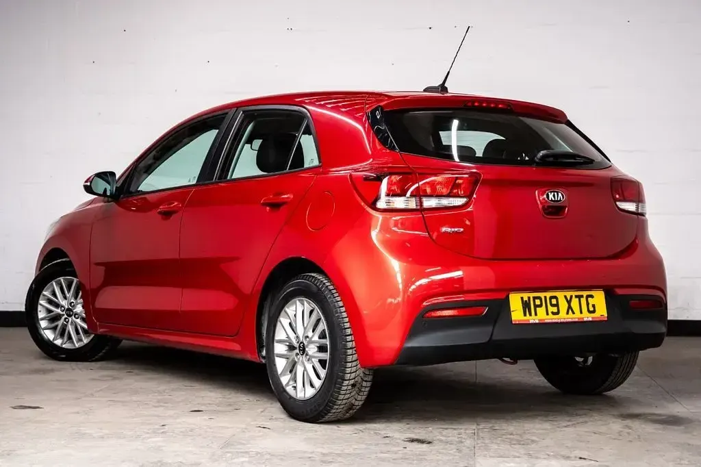 Used Kia Rio 98 HP (72 kW) 2019 Red Hatchback