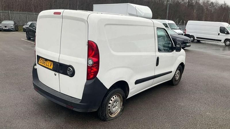 Second-hand Vauxhall Combo 2016 Alb Van
