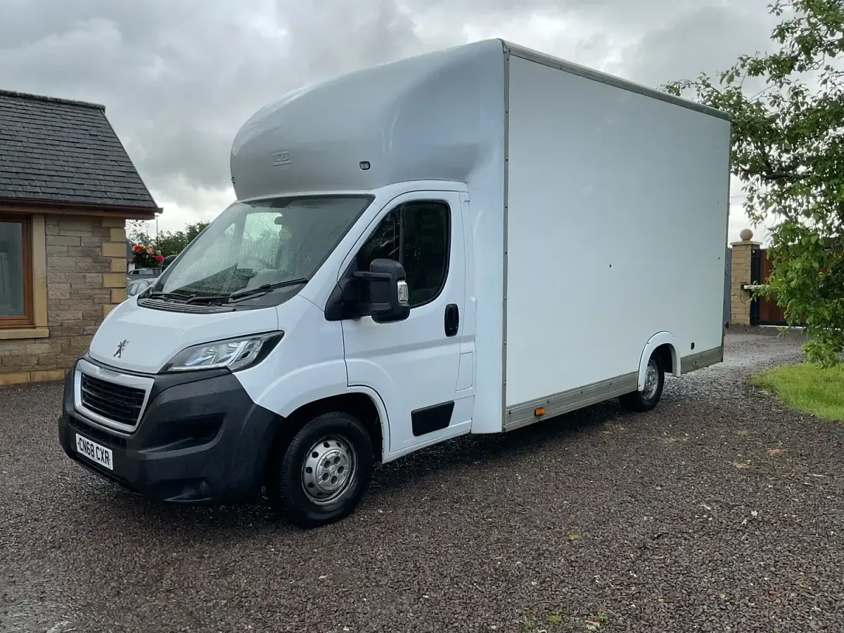 Used Peugeot Boxer 130 HP (95 kW) 2018 White Van