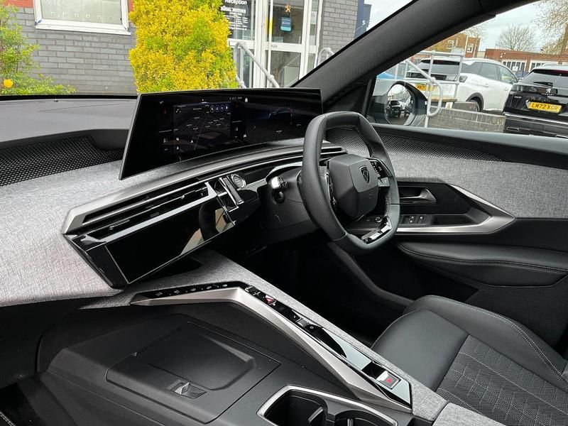 Used Peugeot e-3008 GT 152 kW (207 HP) 2025 Blue SUV