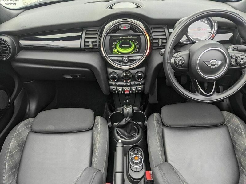 Used Mini Cooper S 189 HP (139 kW) 2018 Black Hatchback