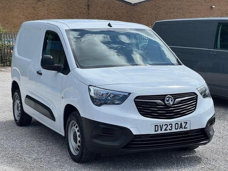 White Used 2023 Vauxhall Combo S MPV | £11,495 (Fair price) - Image 1/4