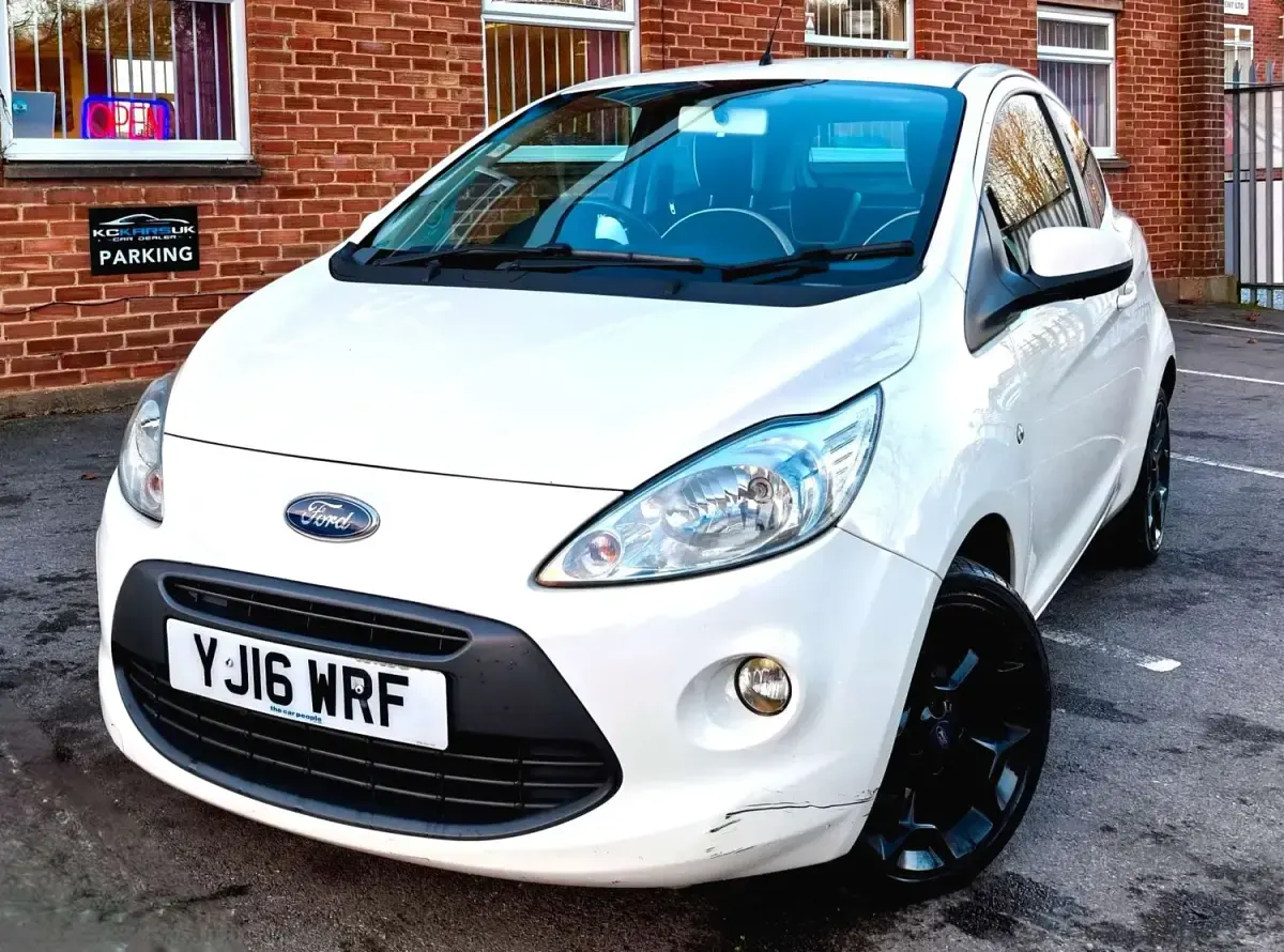 Used Ford Ka Zetec 69 HP (50 kW) 2016 White Hatchback
