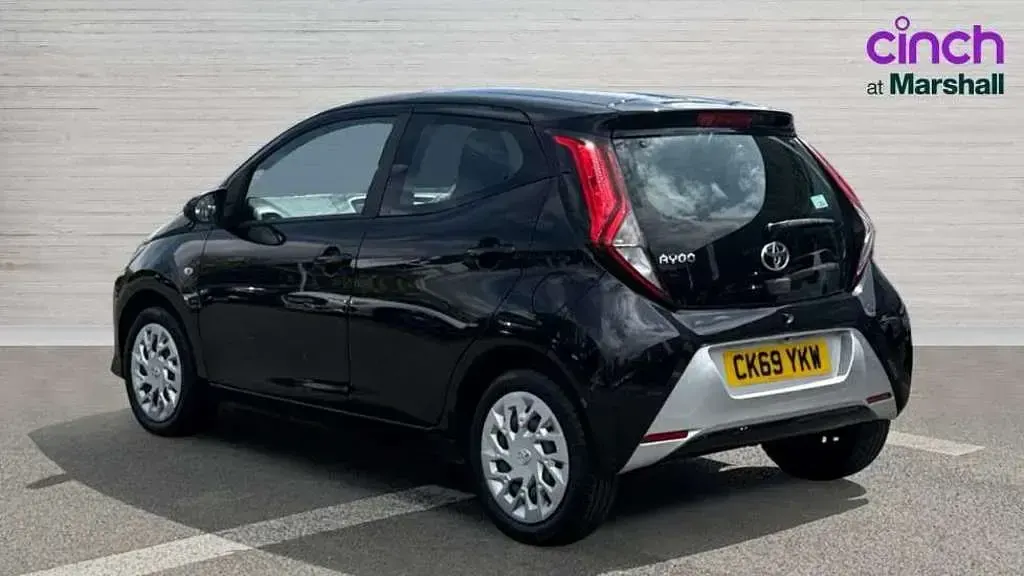 Used Toyota Aygo X-play 72 HP (52 kW) 2019 Black Hatchback