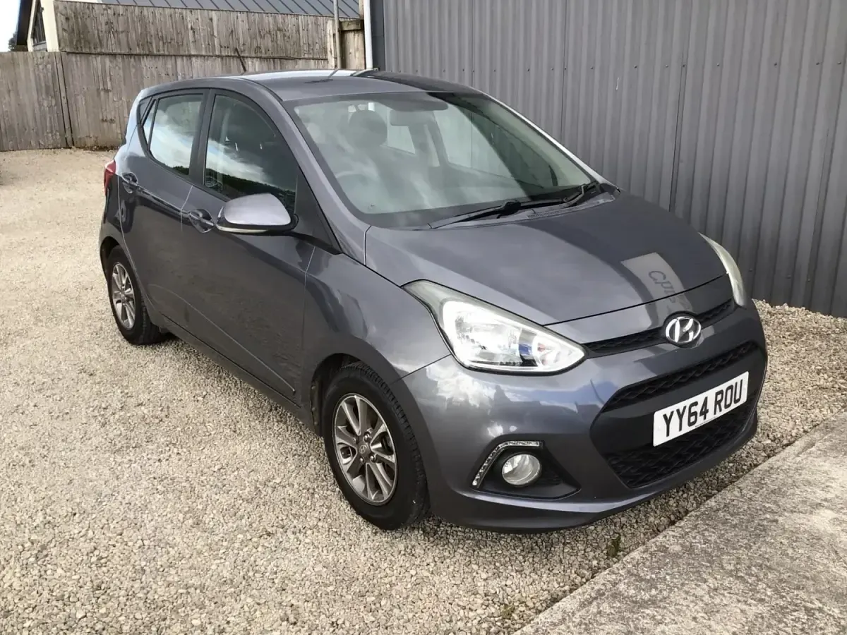 Usado Hyundai i10 Premium 83 HP (61 kW) 2015 Cinzento Citadino