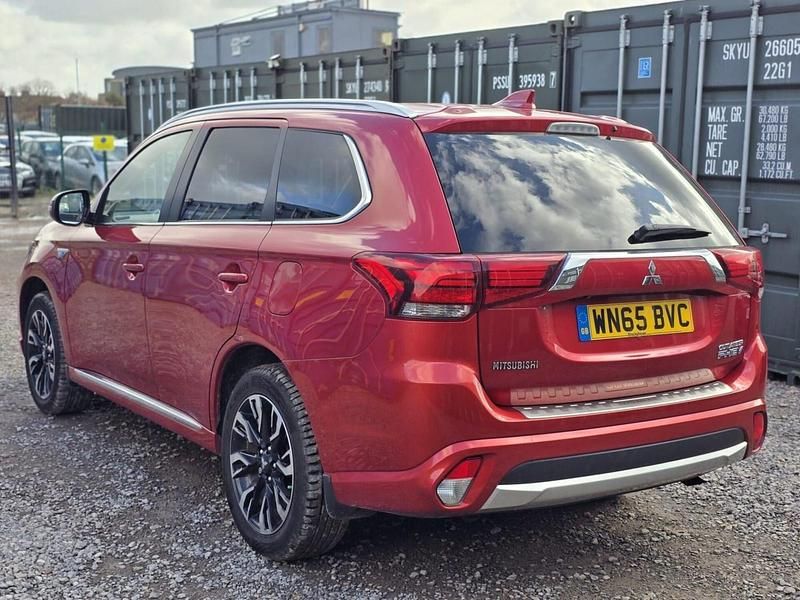 Used Mitsubishi Outlander P-HEV 200 HP (147 kW) 2015 Red Estate