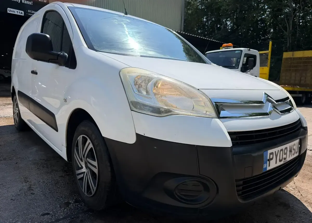 Used Citroën Berlingo 75 HP (55 kW) 2009 White MPV