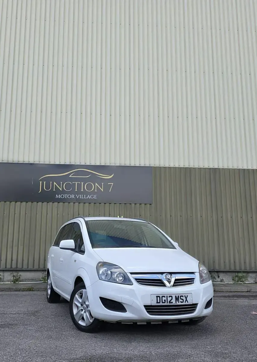 Used Vauxhall Zafira 115 HP (84 kW) 2012 White MPV