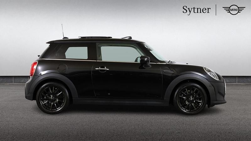 Begagnad Mini Cooper Classic 134 HK (98 kW) 2022 Svart Halvkombi