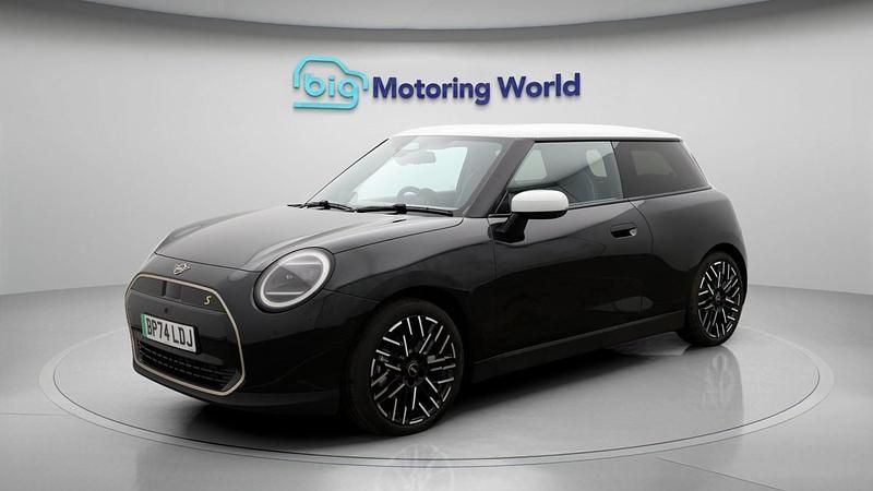 Used Mini Cooper SE Exclusive 2025 Black Hatchback