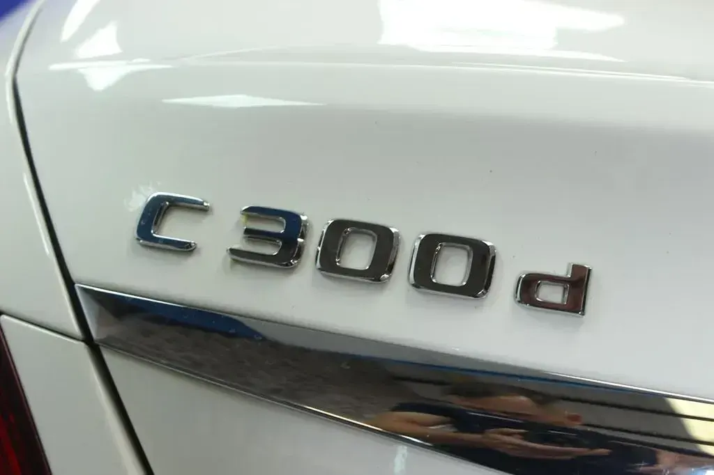 Used Mercedes C300 AMG line 2019 White Sedan